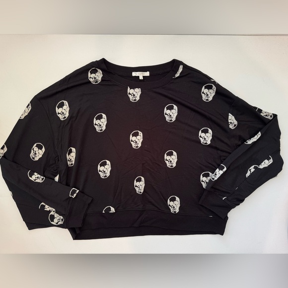 New condition women’s Z Supply Black Top with Skull Design soft M $55 - Picture 1 of 4